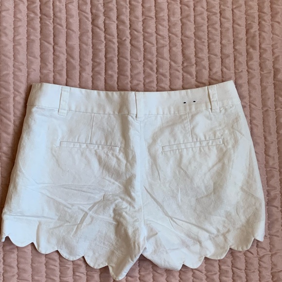 White scalloped shorts - Picture 3 of 3